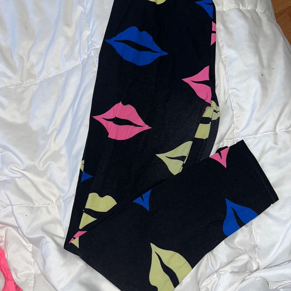 Lip leggings